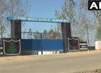 पाक की गोलाबारी के चलते 84 स्कूलों को तीन दिनों के लिए किया गया बंद 84 स्कूल बंद