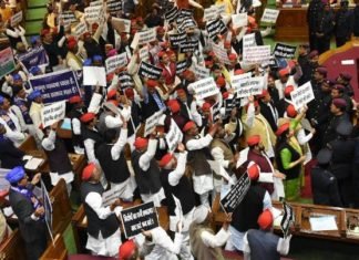 बजट सत्र में हंगामा