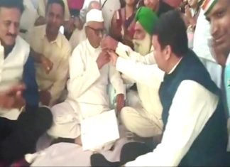 अन्ना ने तोड़ा अनशन