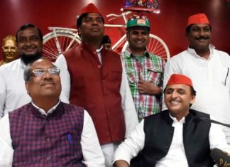 मुरझा गया कमल