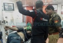 वीडियो में देखें बाइक खड़ी करने के विवाद पर बदमाश ने मॉल के गार्ड को सबके सामने कैसे मारी गोली गार्ड को मारी गोली