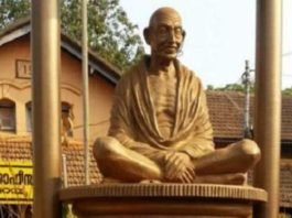 महात्‍मा गांधी की प्रतिमा