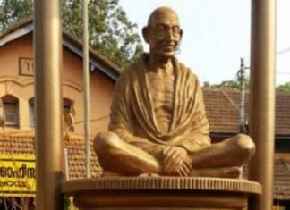 महात्‍मा गांधी की प्रतिमा