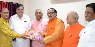 पहली बार मुख्यालय पहुंचे नरेश अग्रवाल ने पूर्व राज्य मंत्रियों समेत समर्थकों को भी भाजपा में कराया शामिल नरेश अग्रवाल