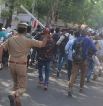 पुलिस भर्ती बहाली को लेकर अभ्यर्थियों का प्रदर्शन, लाठीचार्ज अभ्यर्थियों का प्रदर्शन
