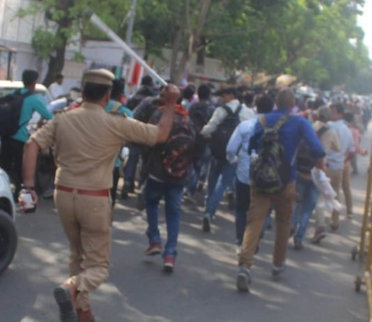 पुलिस भर्ती बहाली को लेकर अभ्यर्थियों का प्रदर्शन, लाठीचार्ज अभ्यर्थियों का प्रदर्शन