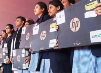 अखिलेश का मास्टर स्ट्रोक, हाईस्कूल व इंटर के इन टॉपरों को देंगे लैपटॉप अखिलेश देंगे लैपटॉप