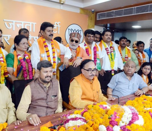 सपा-बसपा के पूर्व सांसद व पूर्व विधायकों समेत इन दिग्गजों ने थामा बीजेपी का दामन बीजेपी के नए मेंबर
