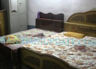 घर में चाकू से हमला