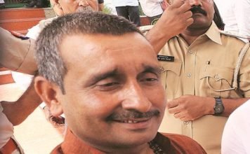 गैंगरेप पीड़िता के एक्सिडेंट मामले में विधायक कुलदीप सेंगर समेत 30 के खिलाफ हत्या व साजिश रचने का मुकदमा दर्ज संगीता सेंगर