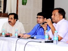 सरकार की कल्याणकारी योजनाओं को जनता तक पहुंचाने के लिए अधिकारी फेसबुक और ट्वीटर चलाना भी सीखें: अवनीश अवस्थी प्रमुख सचिव सूचना अवनीश अवस्थी