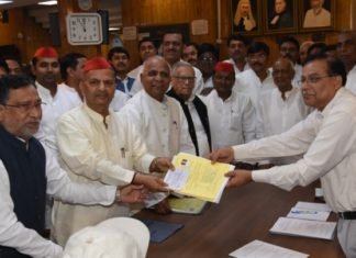 सपा से विधान परिषद जाएंगे नरेश उत्तम, दाखिल किया नामांकन विधान परिषद