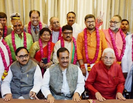 विधान परिषद के दस नवनिर्वाचित सदस्यों ने ली शपथ, नहीं पहुंचे सपा, बसपा के सदस्य विधान परिषद की शपथ