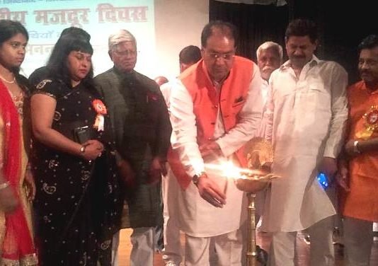 देश के निर्माण में मजदूर निभाता है बहुमूल्य भूमिका: मोहसिन रजा देश के निर्माण