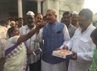 कांग्रेसियों ने मनाया जश्‍न