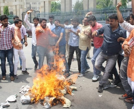 ओम प्रकाश राजभर का पुतला