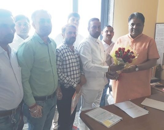 राहत के लिए भाजपा के राष्ट्रीय महासचिव से मिलें शिक्षामित्र, जानें क्या मिला जवाब दिल्ली में शिक्षामित्र