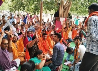 शिक्षामित्रों की भूख हड़ताल