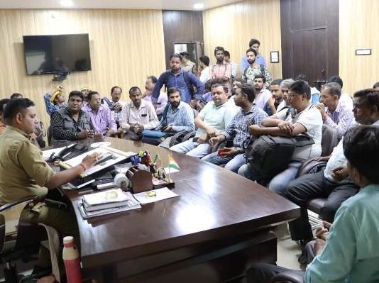 बेलगाम हुई मित्र पुलिस, CM की कवरेज करने पहुंचे फोटोजर्नलिस्ट का इंस्पेक्टर ने पकड़ा कॉलर तो ASP ने दी जेल भेजने की धमकी बेलगाम पुलिस