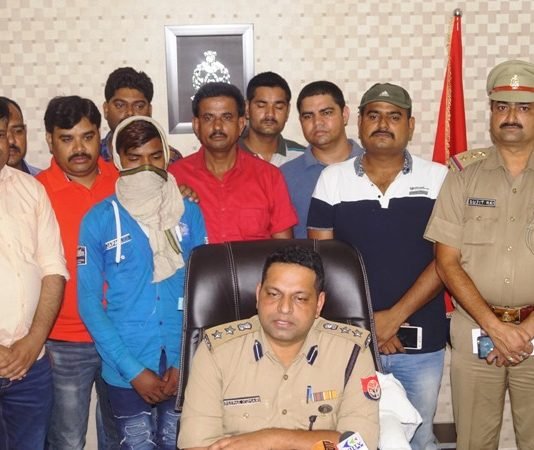 इन्वर्टर बनाने के बहाने घर में घुसे सगे भाईयों ने की थी इंदिरानगर में कृष्णा की हत्या, दोनों गिरफ्तार, नकदी व गहने बरामद हत्या का खुलासा