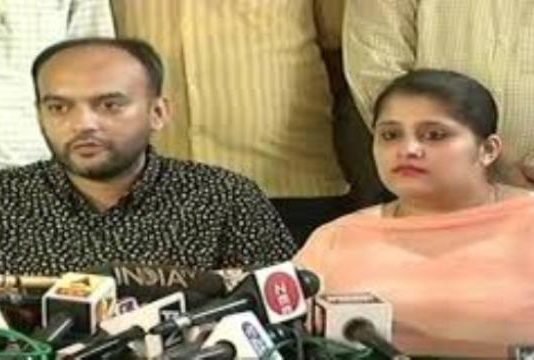 हिंदू-मुस्लिम जोड़े को मिला पासपोर्ट, अभद्रता करने वाले ऑफिसर का तबादला हिंदू-मुस्लिम जोड़े