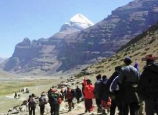 कैलाश मानसरोवर: पहाड़ियों में फंसे 1500 भारतीय तीर्थयात्री, सुषमा ने मांगी नेपाल से मदद कैलाश मानसरोवर