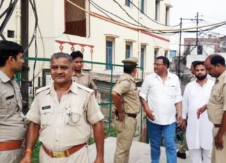 प्राइवेट स्कूल के बाहर फायरिंग