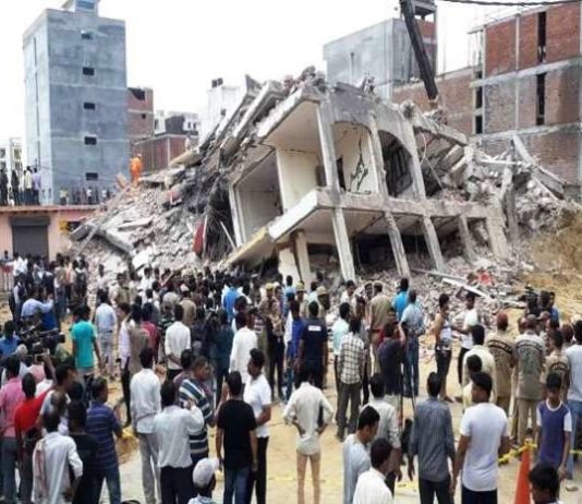 ग्रेनो बिल्डिंग हादसा: योगी ने अधिकारियों के निलंबन के साथ मुआवजे का किया ऐलान, कमिश्नर करेंगे जांच योगी की कार्रवाई