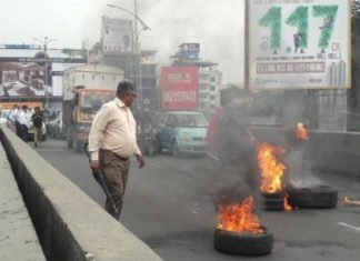 मराठा आरक्षण को लेकर मुंबई में दूसरे दिन भी हिंसक प्रदर्शन, बसों पर हमला, भारी पुलिस बल तैनात मराठा आरक्षण