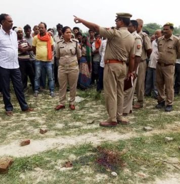 चाकू से गोदकर हत्या