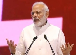 उद्योगपतियों का साथ