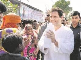 संसदीय क्षेत्र अमेठी में राहुल ने लगाया जनता दरबार, सुनी समस्याएं अमेठी में राहुल गांधी