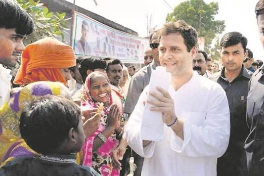 संसदीय क्षेत्र अमेठी में राहुल ने लगाया जनता दरबार, सुनी समस्याएं अमेठी में राहुल गांधी