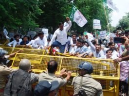 युवा रालोद का प्रदर्शन