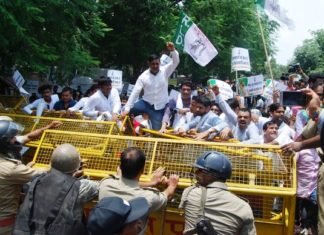 युवा रालोद का प्रदर्शन