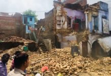 हल्की बारिश से ही ढह गया दो मंजिला मकान, दो मासूम घायल, बाल-बाल बचे घरवाले बारिश से ढह गया मकान