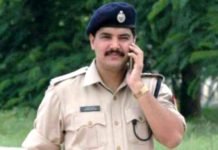 बिना हेलमेट के पेट्रोल