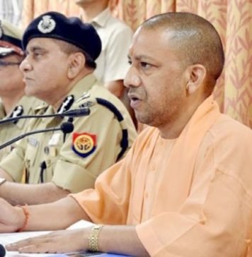 योगी की यूपी पुलिस को बधाई