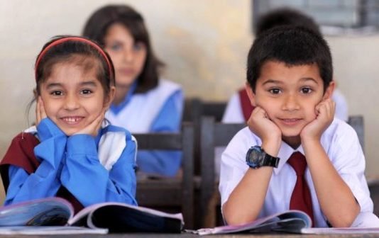 प्राइवेट स्कूलों की मनमानी फीस वृद्धि पर लगाम कसने को विधानसभा में पास हुआ विधेयक, जानें कितना मिलेगा फायदा स्कूल नहीं खुलेंगे