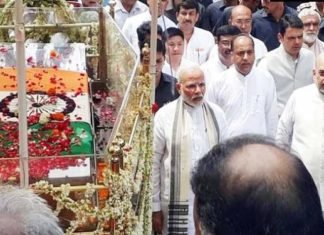 अंतिम यात्रा पर निकला “अजातशत्रु”, जनसैलाब के साथ पैदल ही बढ़ीं मोदी-शाह समेत तमाम हस्तियां अटल बिहारी की अंतिम यात्रा