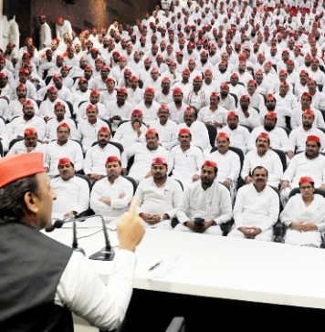 बेरोजगारी पर मौन