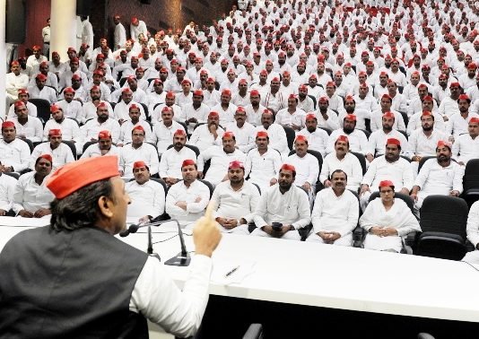 बेरोजगारी पर मौन है भाजपा सरकार: अखिलेश यादव बेरोजगारी पर मौन