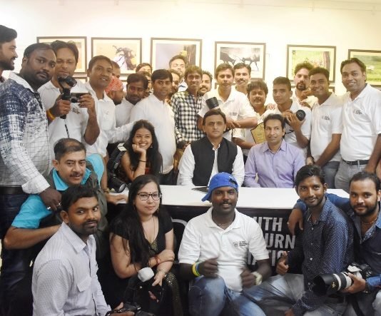‘टाइपा’ के एग्जीबिशन में बोले अखिलेश सच सामने लाने के लिए जोखिम उठाने से भी नहीं डरता फोटोजर्नलिस्ट दी यूथ फोटोजर्नलिस्ट एसोसिएशन