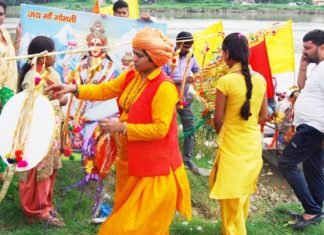 गोमती पर बांधी राखी
