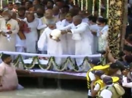 गंगा की गोद में समाए अटल