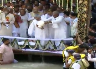 गंगा की गोद में समाए अटल, बेटी नमिता ने किया अस्थि विसर्जन गंगा की गोद में समाए अटल