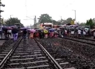 असम NRC के विरोध में मटुआ महासंघ ने रोकी ट्रेनें, आवाजाही बाधित विरोध में मटुआ महासंघ