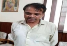 न्याय न मिलने से परेशान शिक्षक ने विधानसभा के सामने किया आत्मदाह का प्रयास शिक्षक ने किया आत्मदाह का प्रयास
