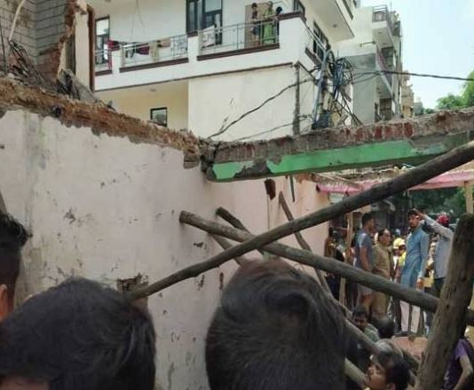 दिल्ली में तीन मंजिला इमारत गिरने से चार बच्चों समेत पांच की मौत तीन मंजिला इमारत