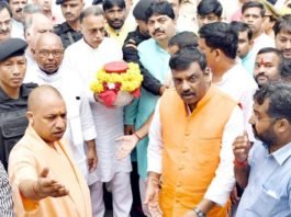अटल जी के पैतृक गांव बटेश्वर में योगी ने किया अस्थियों का विसर्जन, अब अटल चौक के नाम से जाना जाएगा हजरतगंज चौराहा अस्थियों का विसर्जन